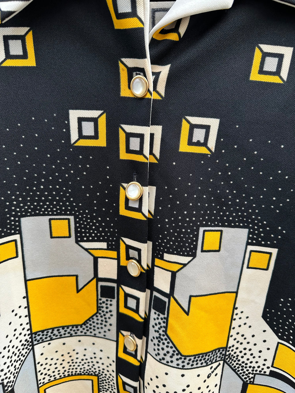 Vintage 70's womens geometric knit dagger collar button shirt