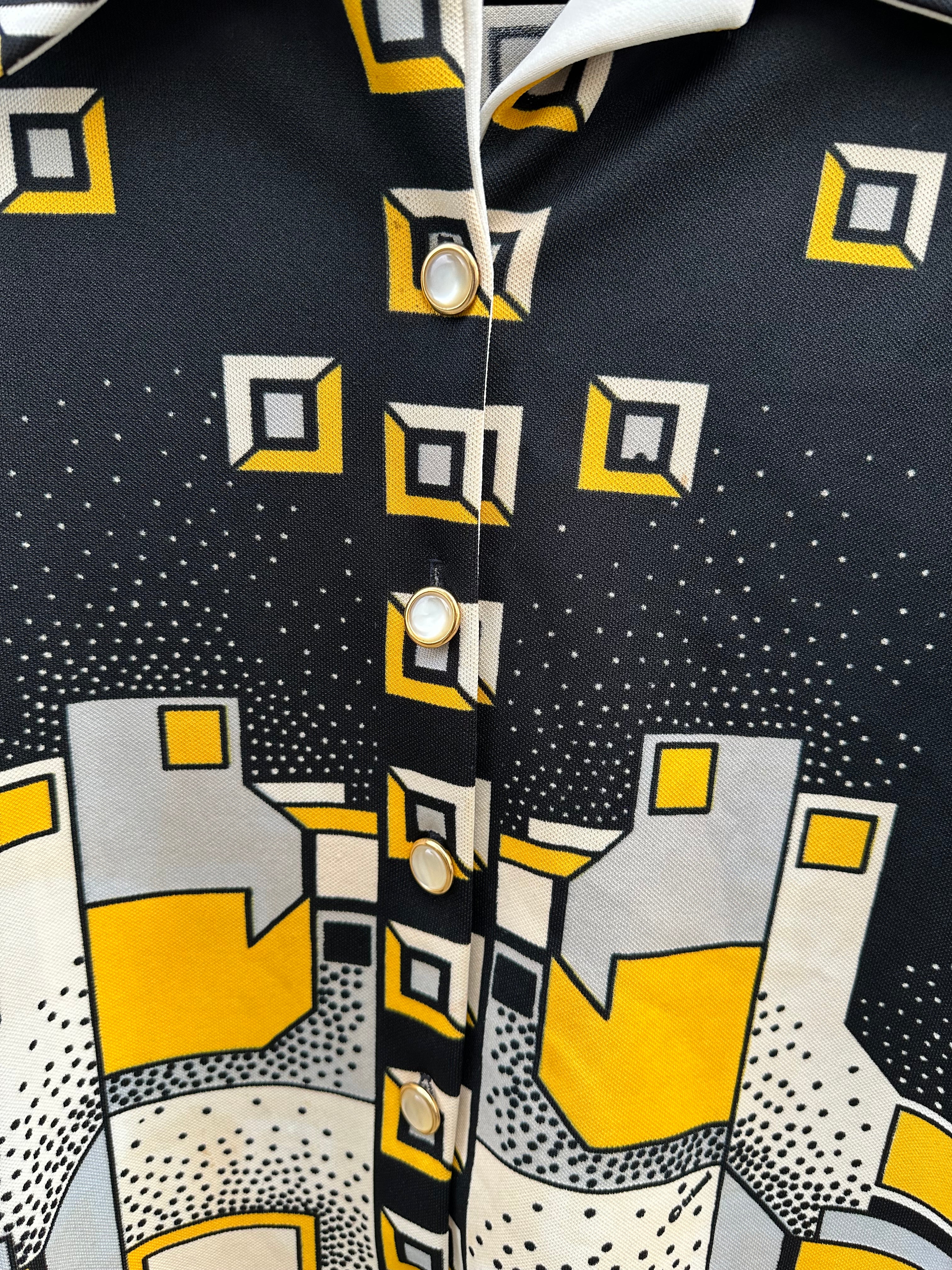 Vintage 70's womens geometric knit dagger collar button shirt