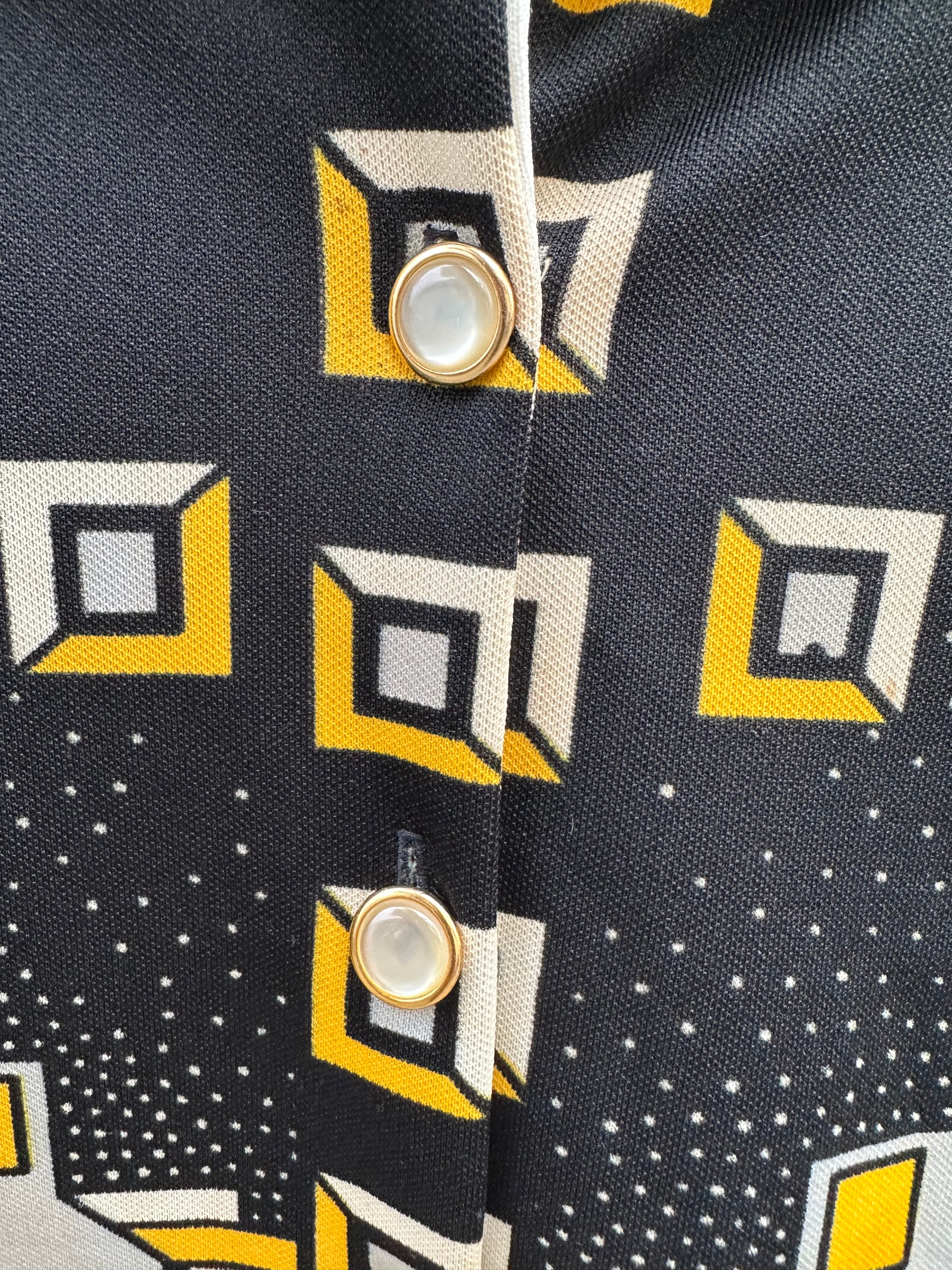 Vintage 70's womens geometric knit dagger collar button shirt