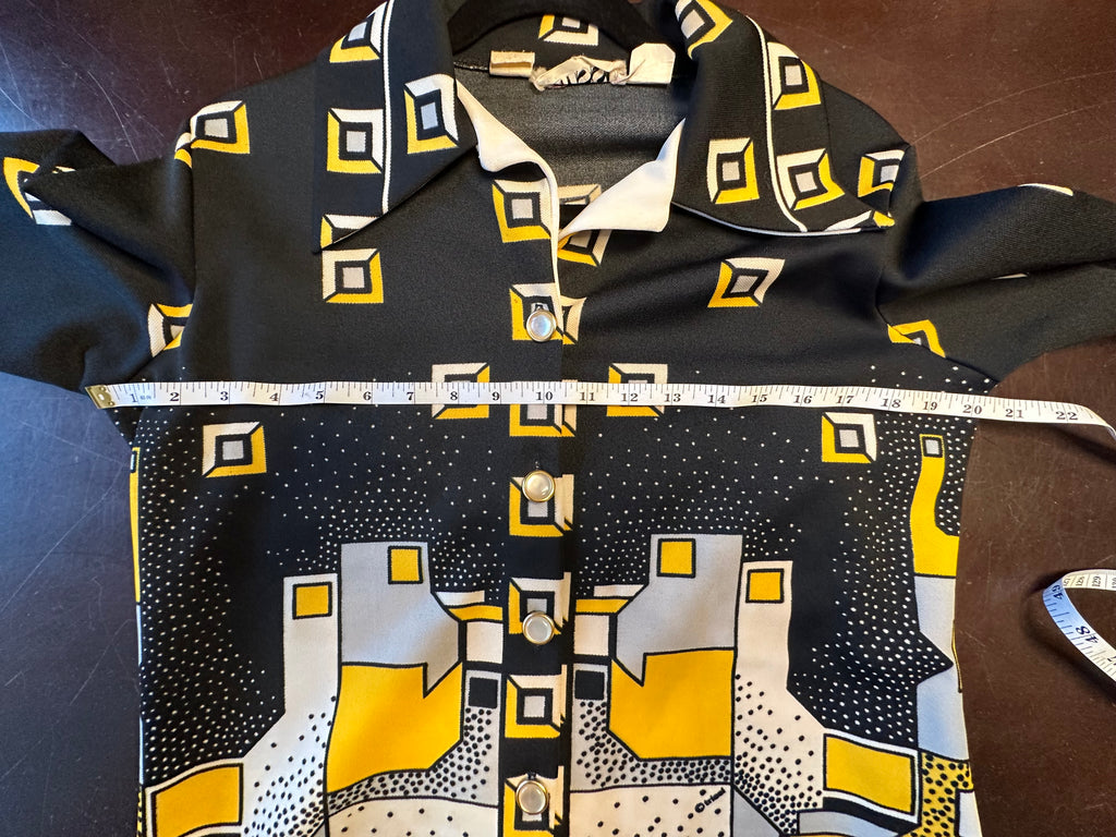 Vintage 70's womens geometric knit dagger collar button shirt