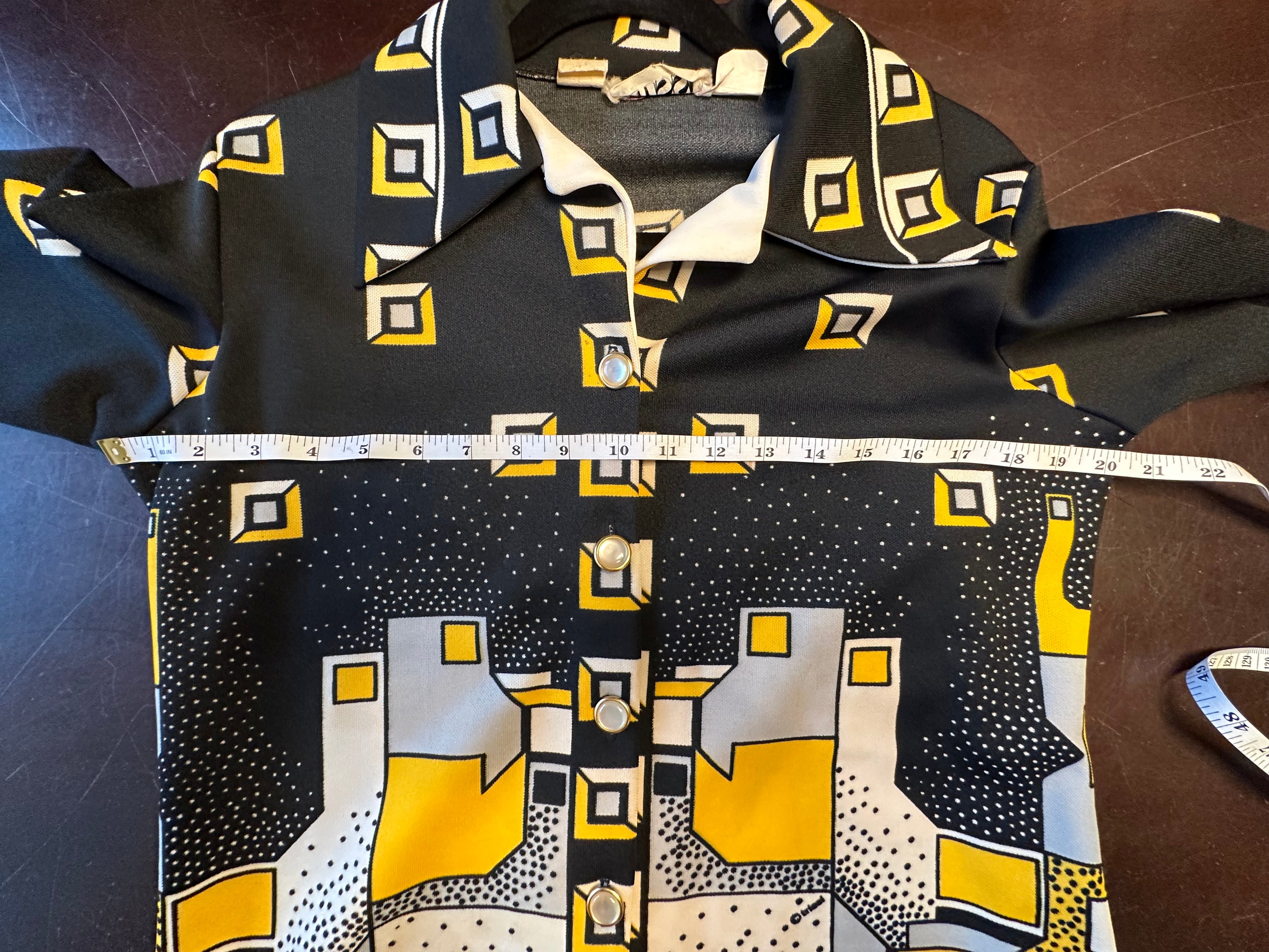 Vintage 70's womens geometric knit dagger collar button shirt