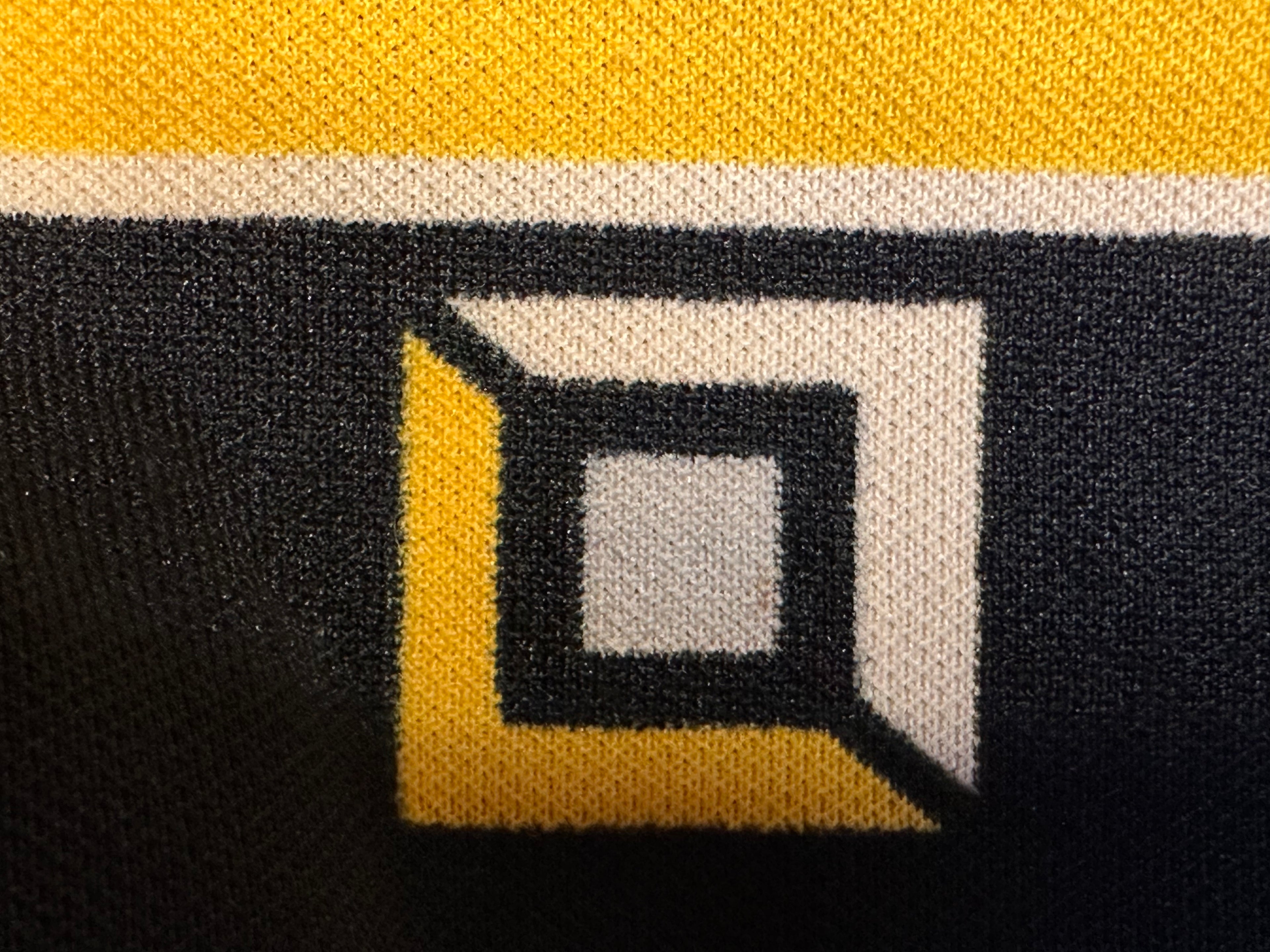 Vintage 70's womens geometric knit dagger collar button shirt