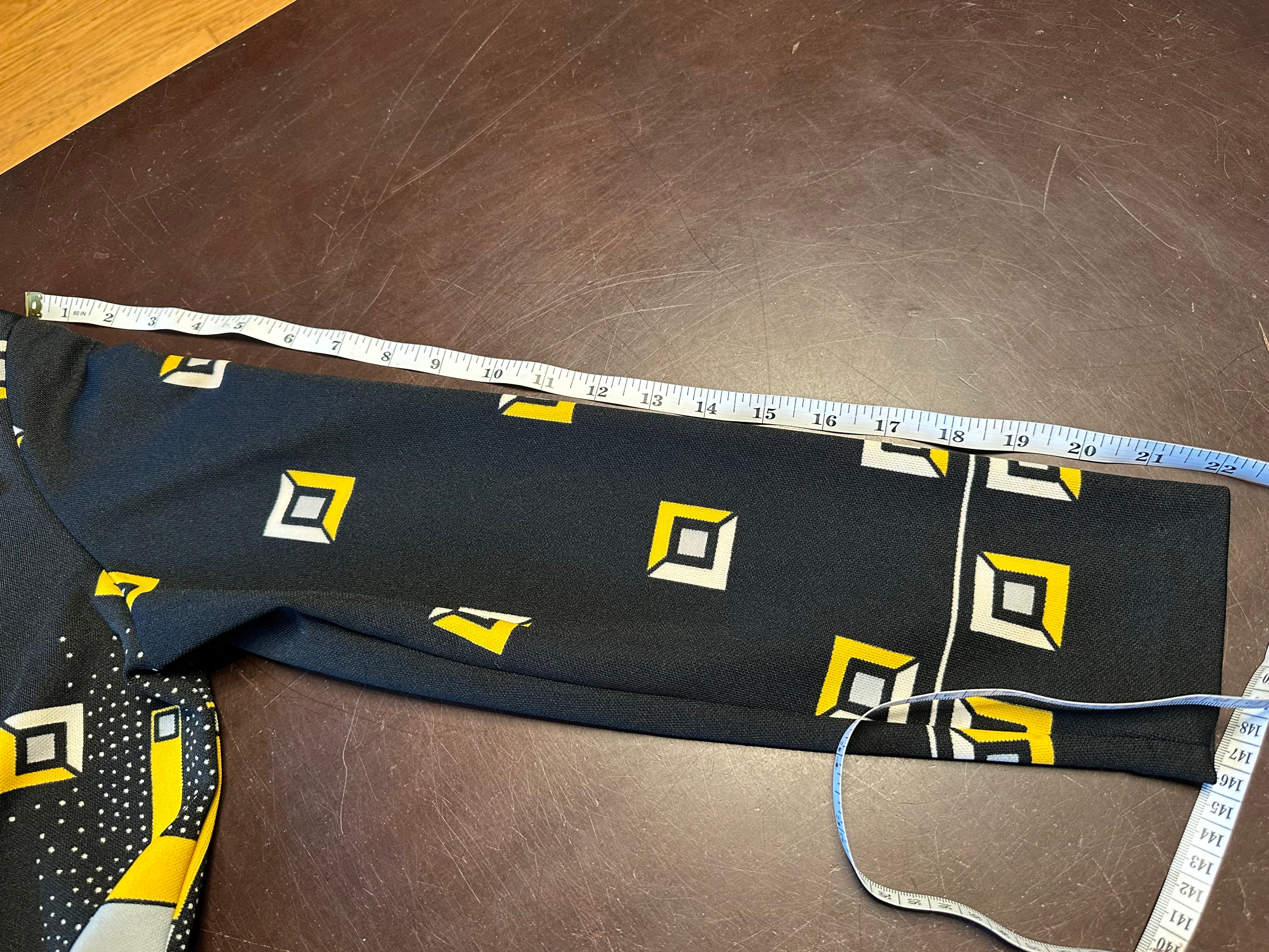 Vintage 70's womens geometric knit dagger collar button shirt