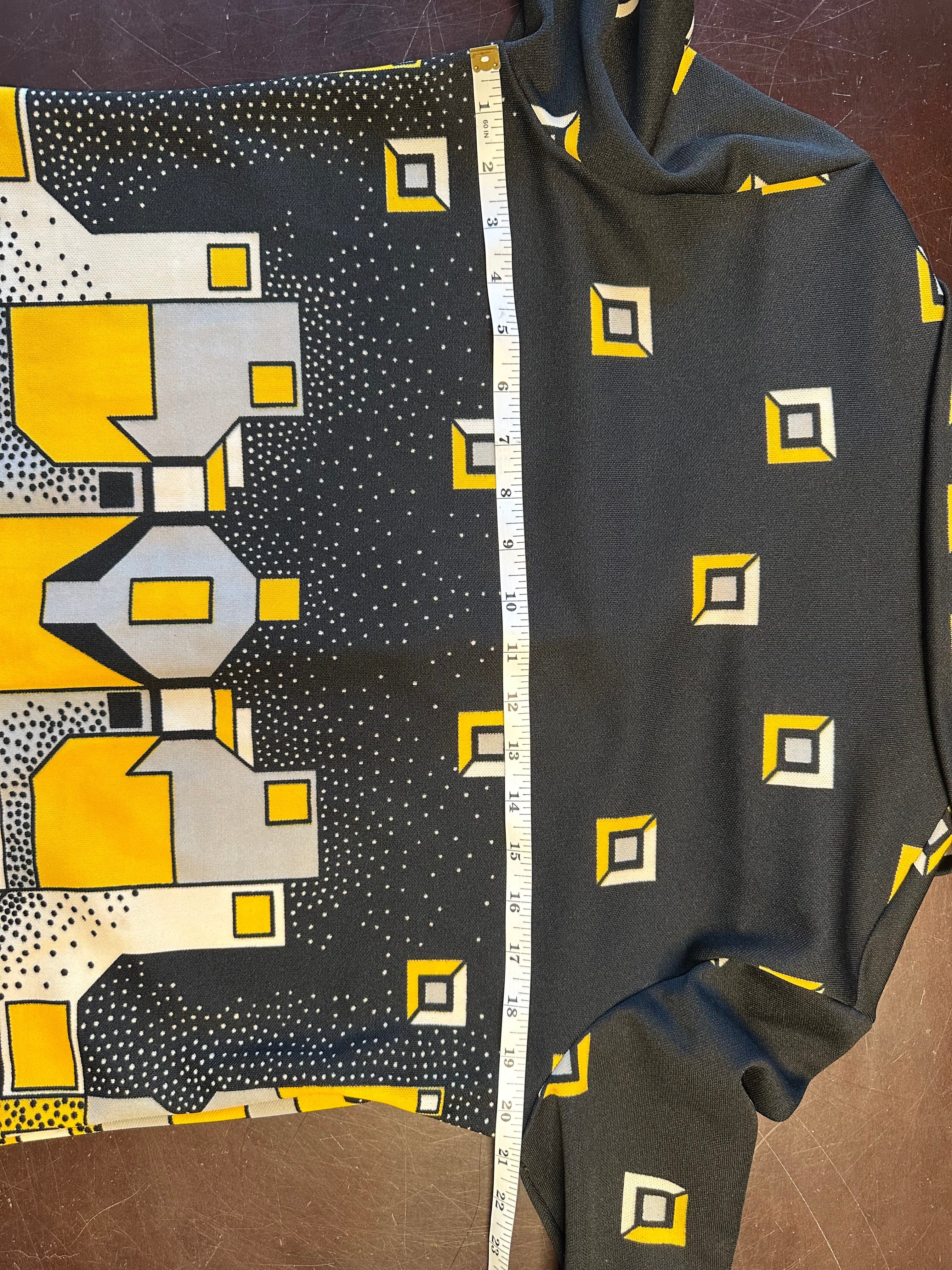 Vintage 70's womens geometric knit dagger collar button shirt