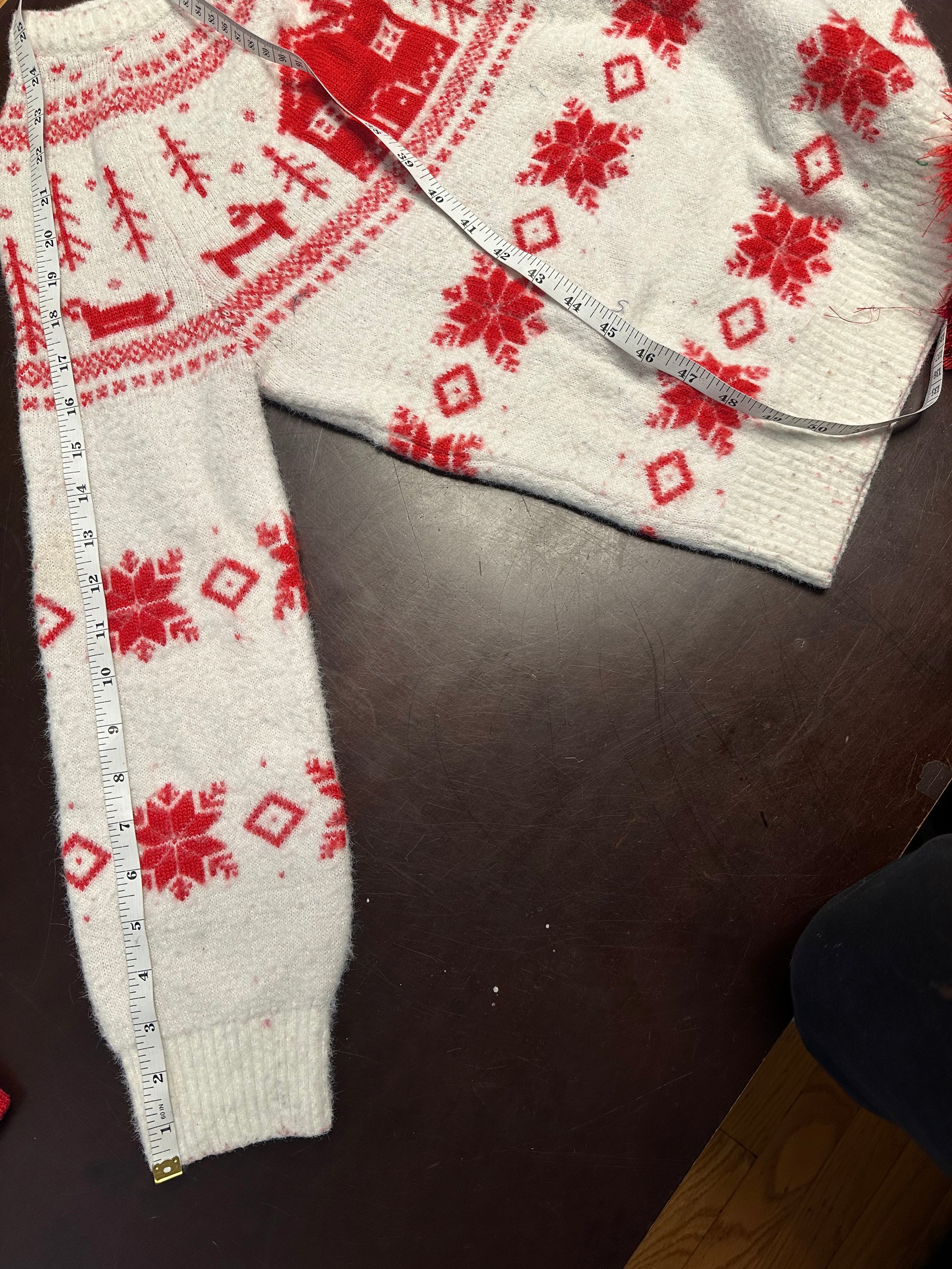 Classic Nordic Vintage Holiday Themed Sweater (M)